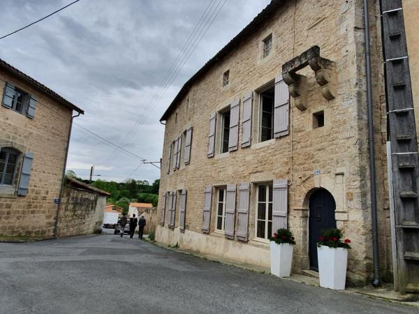 Maison Fossemagne, Foglalás Bed and Breakfast Melle Deux-Sèvres