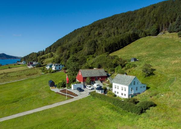 Kråen Gard, Foglalás Lodge Larsnes 