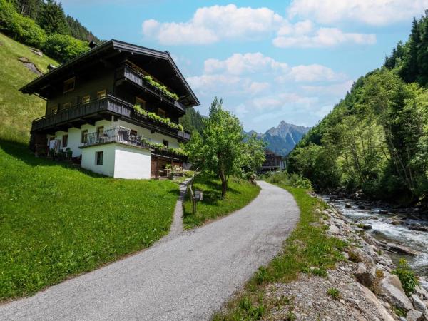 Chalet in Tirol by Zillertal Ski Slopes, Foglalás Faház / Chalet Mayrhofen Mayrhofen-Hippach