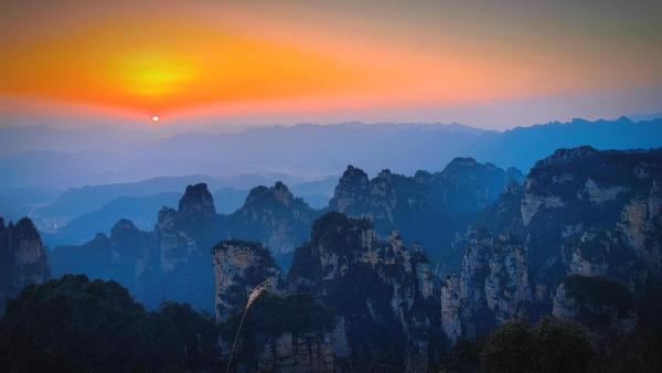 Zhangjiajie JIMO Hotel--New Hotel,Exclusive Location,Free Drop off Service to East Gate of forest park,Free Self-Service Laundry & Drying, Attraction Tickets Serivce in advance, Foglalás  Wulingyuan 