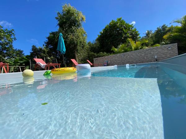 Villa Corail Les Abymes, Foglalás  Szállodák Grande-Terre-sziget medencével, Uszoda