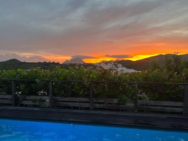 Nouveau ! Villa au Diamant, Foglalás  Fort-de-France szállodák medencével, Uszoda