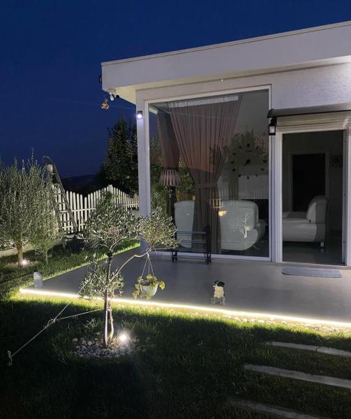 DSVilla, Foglalás  Szállodák Elbasan County medencével, Uszoda