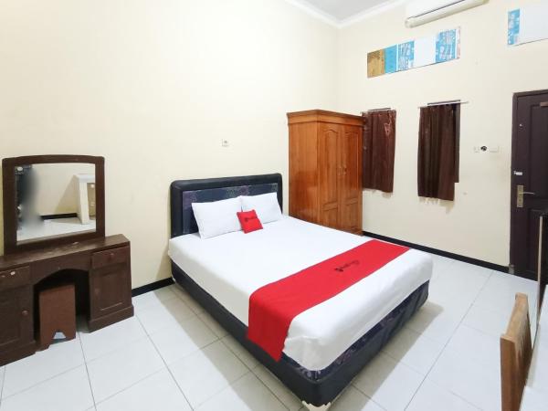 RedDoorz @ Ratu Homestay Syariah Near Lippo Mall Banyuwangi