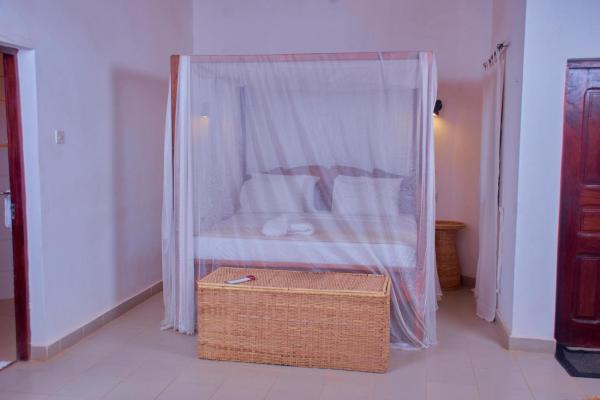 Elsewhere-Farakunku Eco Lodges, Foglalás  Kombo South szállodák medencével, Uszoda