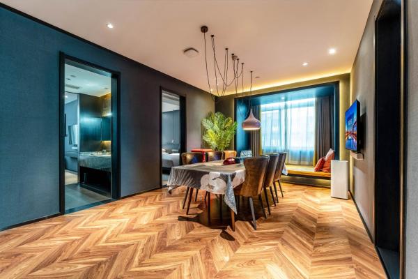 HeSu Hidden Art Designer Hotel & Suites -Expansive 2&3-Bedroom Gathering Suites - Near Xi'an Drum Tower & Yongning Gate & Xi'an Museum-Free Laundry Luggage Storage -Freshly Crafted Coffee -24H Front Desk - Cats Cuddle Zone, Foglalás  Hszian Senhszi