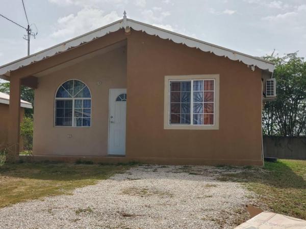 1-Bed House Sleeps 2 in Secure Community, Foglalás  Old Harbour Jamaica
