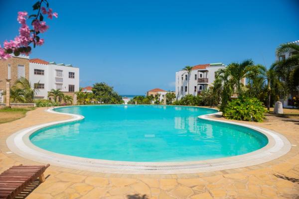 Njakaimba Beachfront Villa., Foglalás  Coast Region szállodák medencével, Uszoda