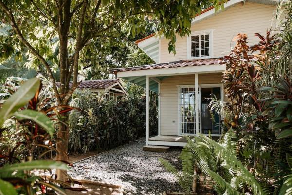 CherryTree Bungalow of Villa Paraiso / Beachfront, Foglalás  Big Creek Isla Colon