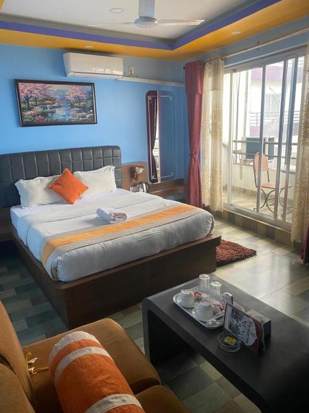 Hotel Holiday Home, Foglalás  Bākhri Kharka 