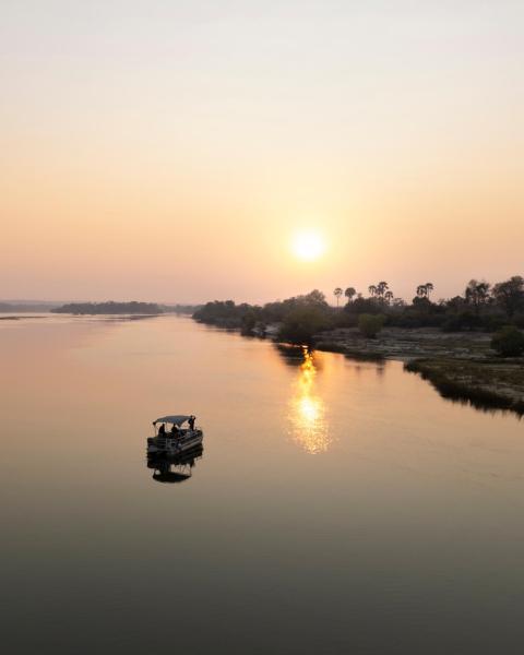 Zambezi Dusk River Facing-all inclusive-Luxury Accommodation, Foglalás Lodge All inclusive szállodák Livingstone, All Inclusive