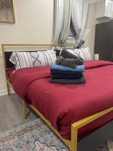 New 4 Apts-198-3 Bed Apt 1st Floor & 3 Bed Apt 2nd Floor - 1 Bed Studio Apt Ground Floor & 1 Bed Studio Apt Ground Floor near Penn Station EWR Newark NJ Airport Hospital Manhattan NYC, Foglalás  Newark North Jersey