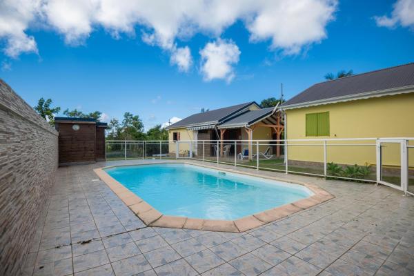 Villa Cannelle - Maison climatisée St-François, Foglalás  Szállodák Grande-Terre-sziget medencével, Uszoda