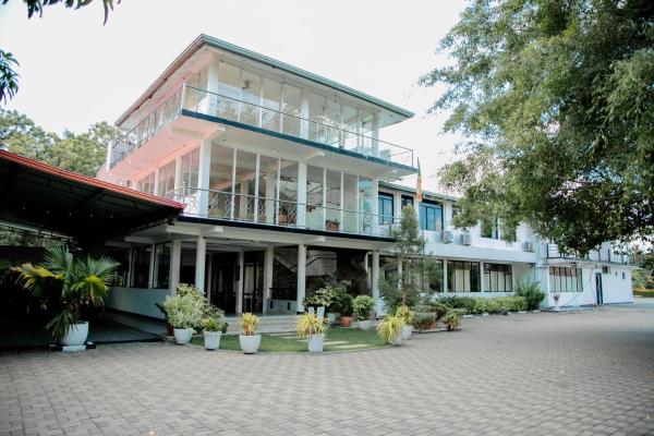 Lake Jay Hotel, Foglalás  Ampara Ampara