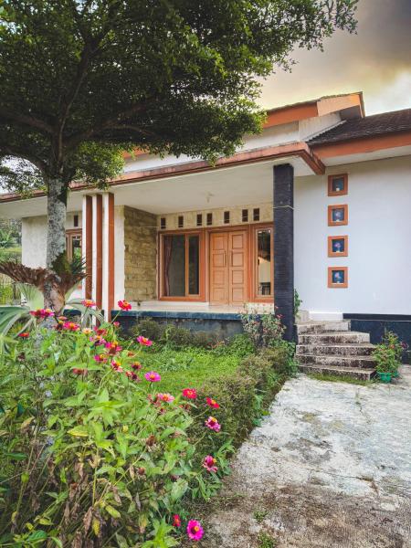 Villa Restu 5 Cozy 2BR Mountain View in Puncak, Foglalás  Paragajen West Java