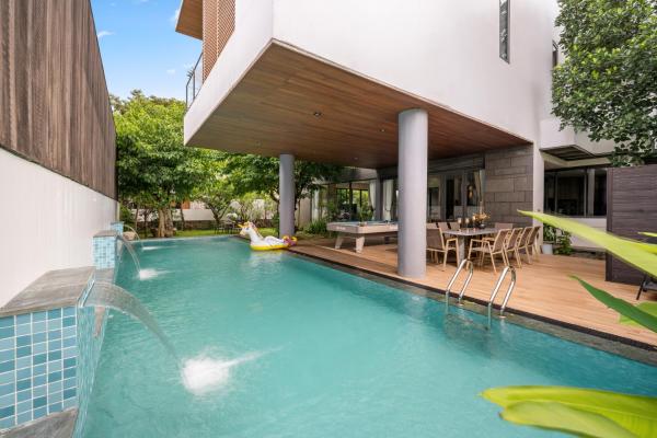 Maya Villa Luxury Garden Pool Villa 630sqm, Foglalás  Szállodák Da Nang medencével, Uszoda