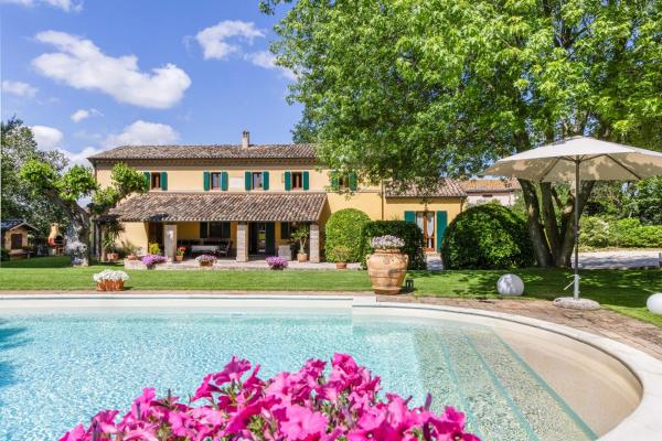 Villa Delle Vigne, Foglalás  Szállodák Romagna medencével, Uszoda
