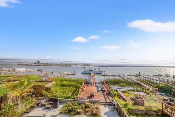 Napa Villa • Waterfront • Near Wineries, Foglalás  American Canyon San Francisco Bay Area