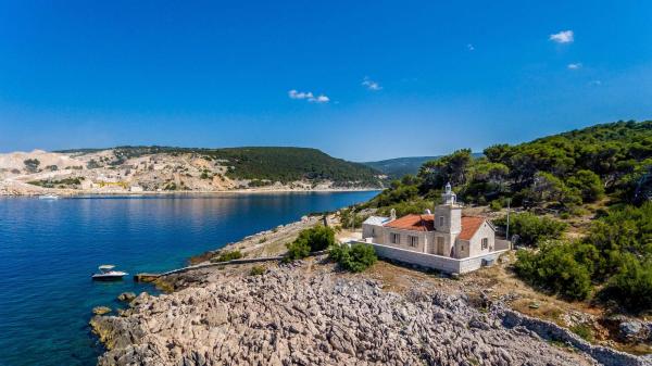 Phenomenal Pucisca Villa Lighthouse St Nicholas 2 Bedrooms Floor Heating, Foglalás  Pucisca Brač
