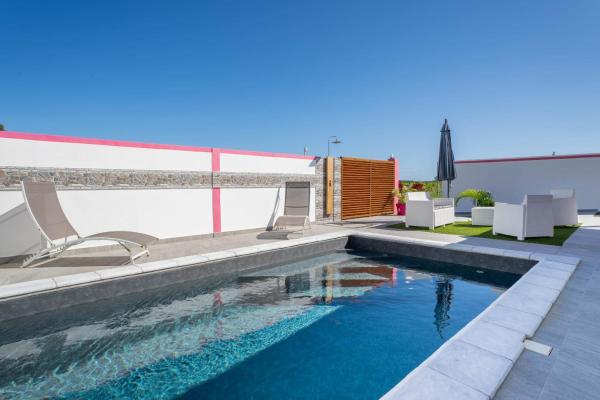 Villa Guenaslo 2, Foglalás  Szállodák Grande-Terre-sziget medencével, Uszoda